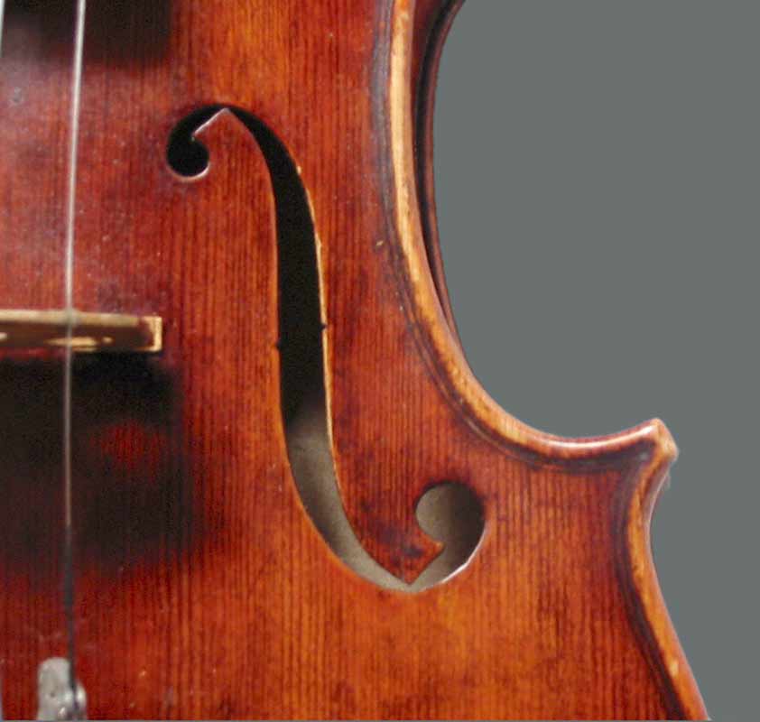 06_immagine della effe destra del violino del Maestro